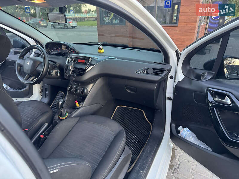 Хетчбек Peugeot 208 2016 в Києві