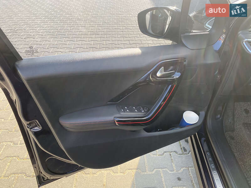 Хетчбек Peugeot 208 2016 в Львові