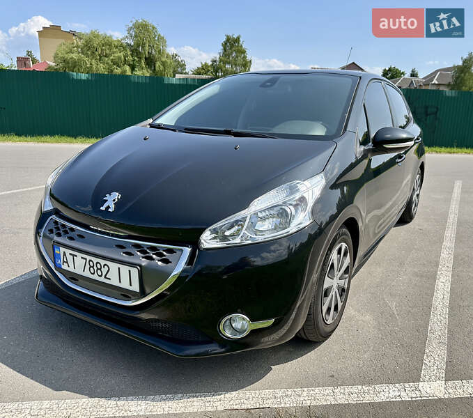 Хетчбек Peugeot 208 2012 в Івано-Франківську