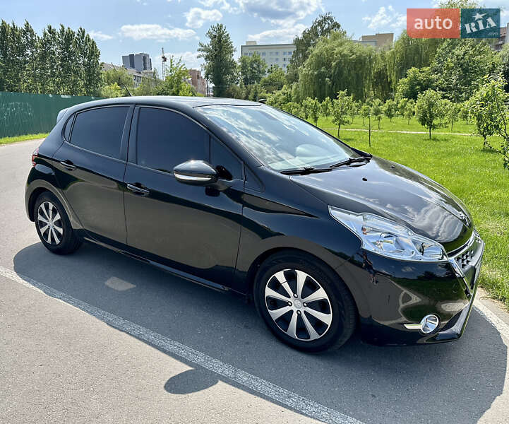 Хетчбек Peugeot 208 2012 в Івано-Франківську