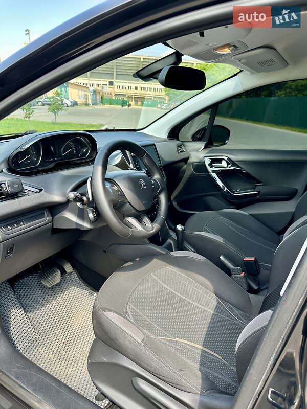 Хетчбек Peugeot 208 2012 в Івано-Франківську