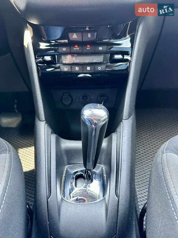 Хетчбек Peugeot 208 2012 в Івано-Франківську