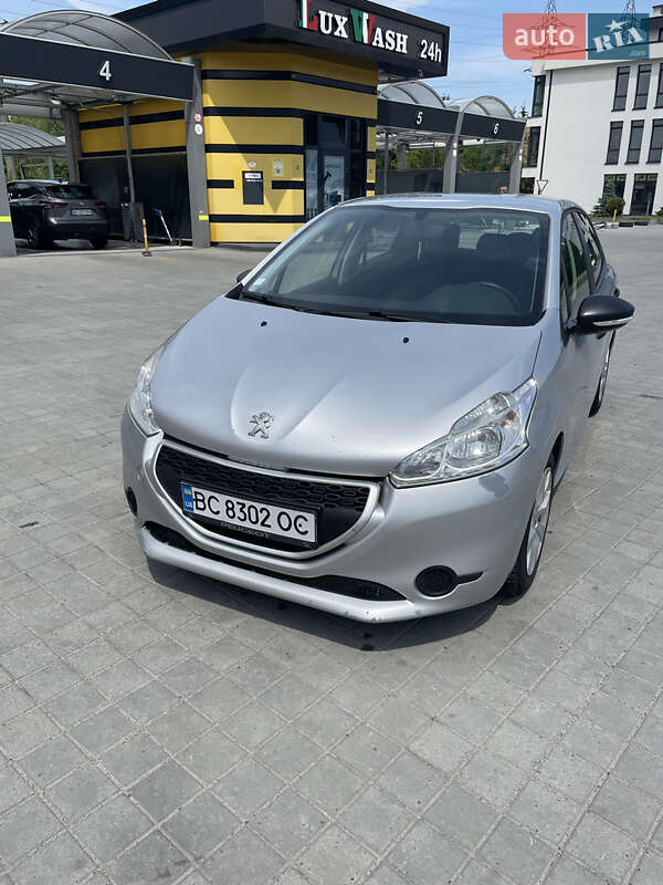 Хетчбек Peugeot 208 2014 в Львові