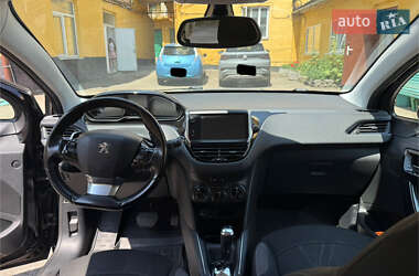 Хетчбек Peugeot 208 2013 в 