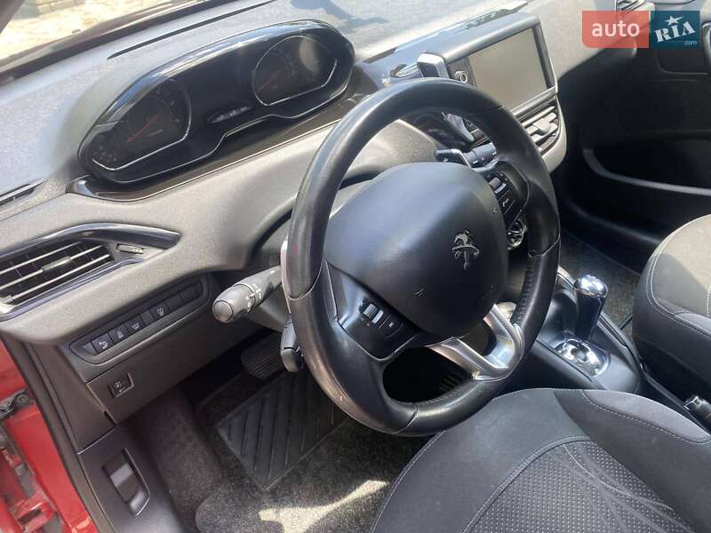 Хетчбек Peugeot 208 2014 в Львові