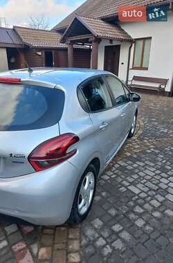 Хетчбек Peugeot 208 2015 в 