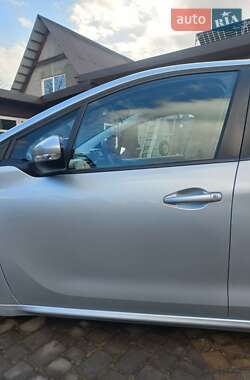 Хетчбек Peugeot 208 2015 в 