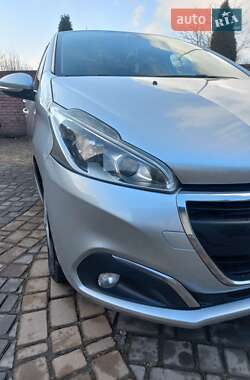 Хетчбек Peugeot 208 2015 в 