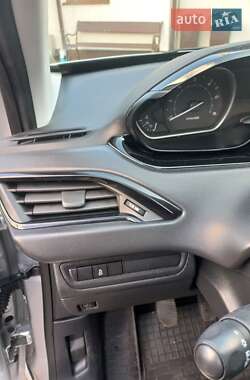 Хетчбек Peugeot 208 2015 в 