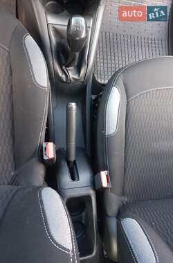 Хетчбек Peugeot 208 2015 в 