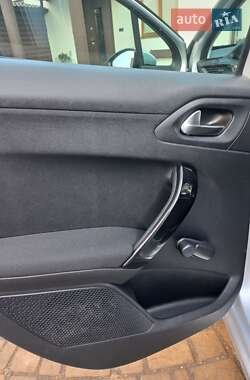 Хетчбек Peugeot 208 2015 в 