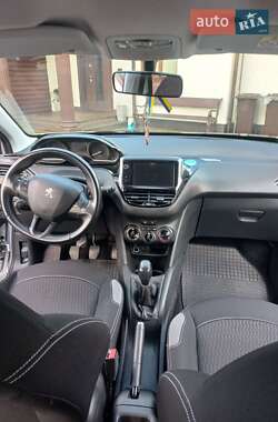 Хетчбек Peugeot 208 2015 в 