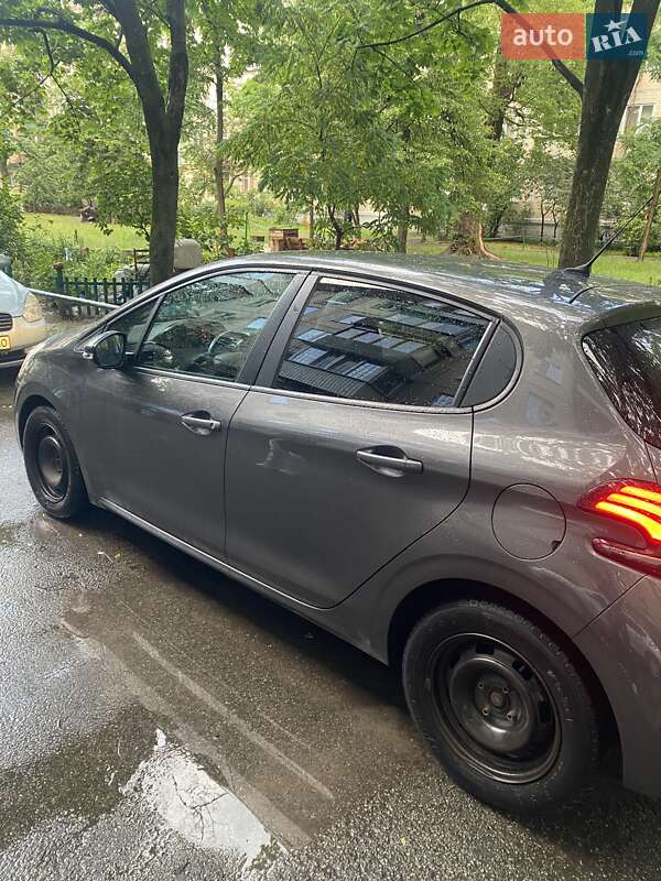 Хэтчбек Peugeot 208 2019 в Киеве