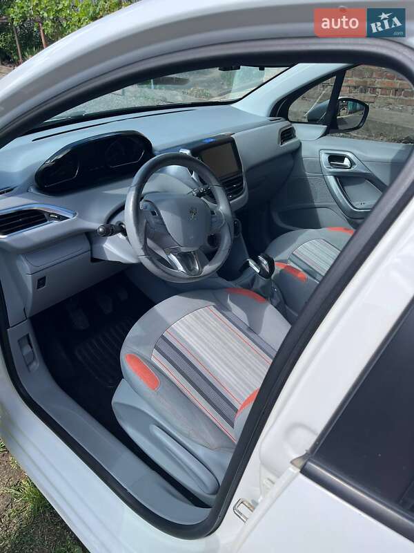 Хетчбек Peugeot 208 2013 в Луцьку