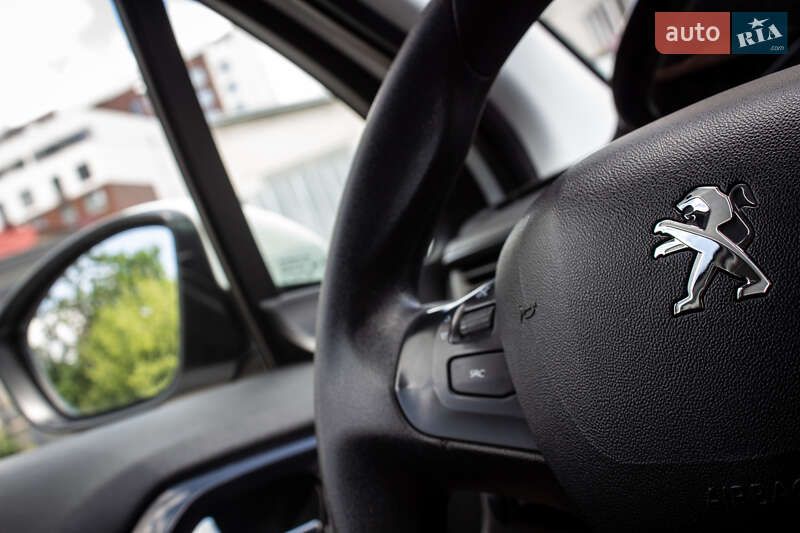Хэтчбек Peugeot 208 2018 в Львове фото 39 Хэтчбек Peugeot 208 2018 в Львове