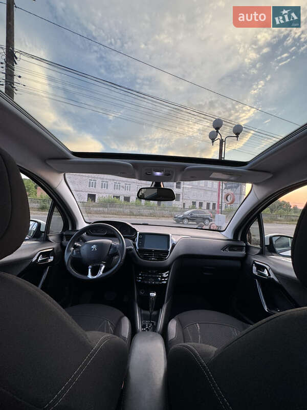 Хэтчбек Peugeot 208 2013 в Виннице