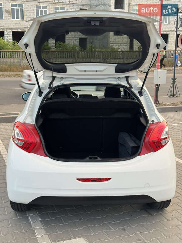 Хэтчбек Peugeot 208 2013 в Виннице