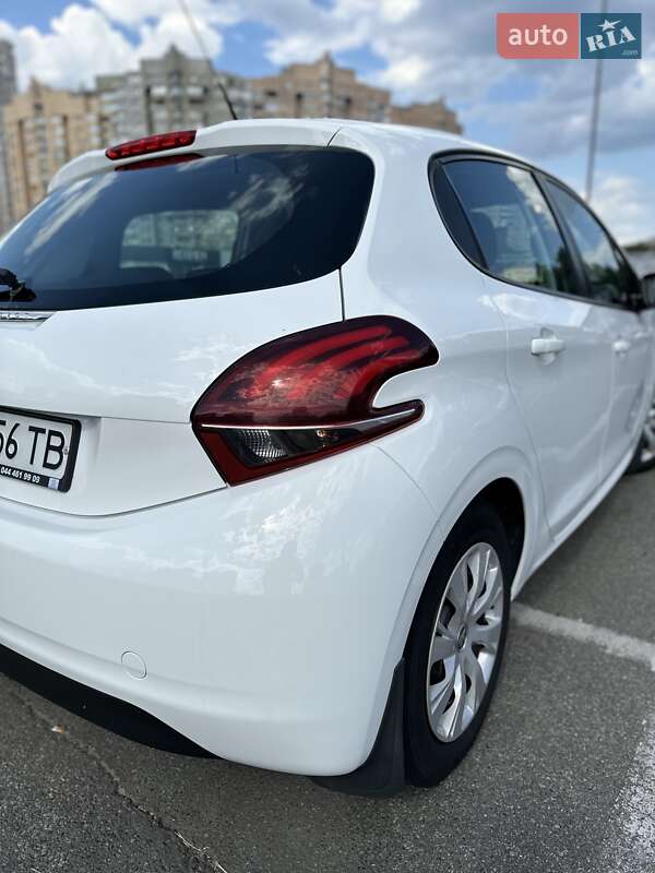 Хэтчбек Peugeot 208 2017 в Киеве