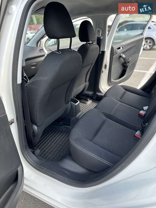 Хэтчбек Peugeot 208 2017 в Киеве
