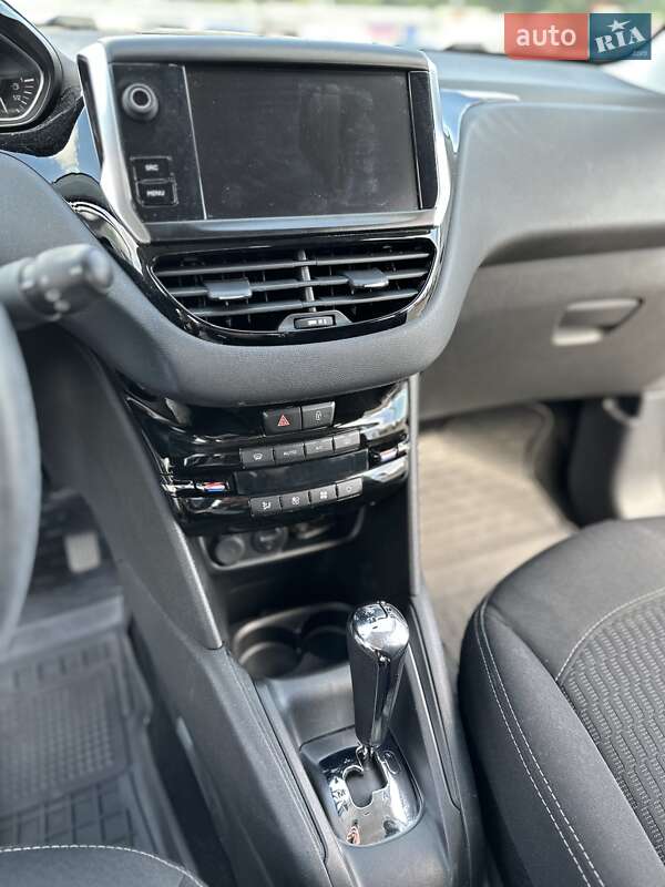 Хэтчбек Peugeot 208 2017 в Киеве