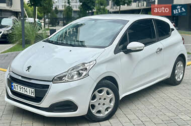 Хэтчбек Peugeot 208 2016 в Ивано-Франковске