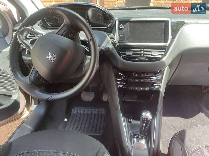 Хетчбек Peugeot 208 2013 в Вінниці