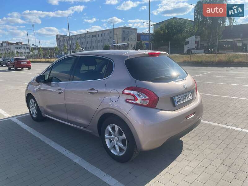 Хетчбек Peugeot 208 2013 в Вінниці