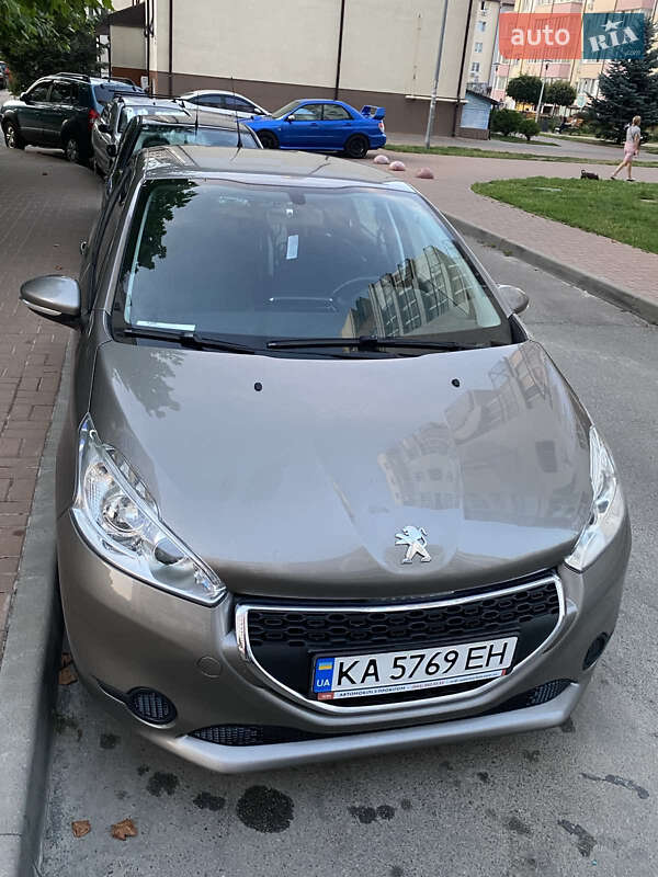 Хэтчбек Peugeot 208 2013 в Киеве