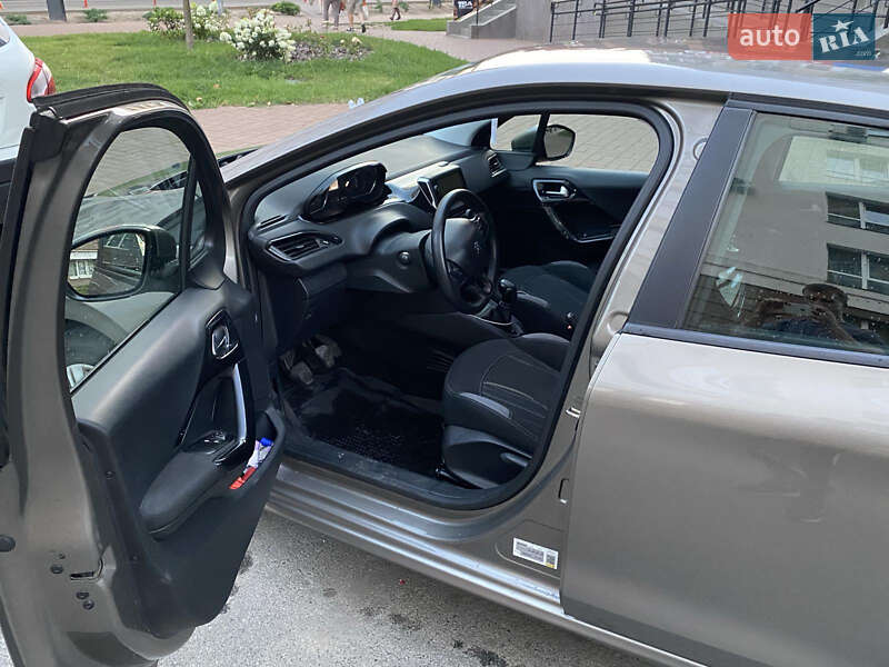 Хэтчбек Peugeot 208 2013 в Киеве