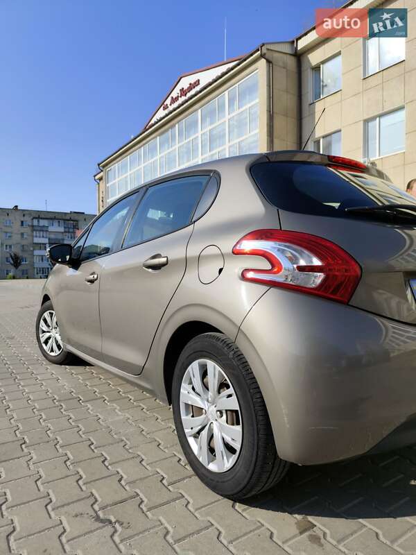 Хетчбек Peugeot 208 2013 в Звягелі