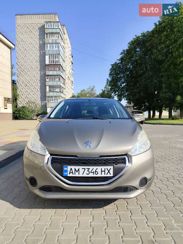 Хетчбек Peugeot 208 2013 в Звягелі