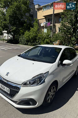 Хетчбек Peugeot 208 2016 в Львові