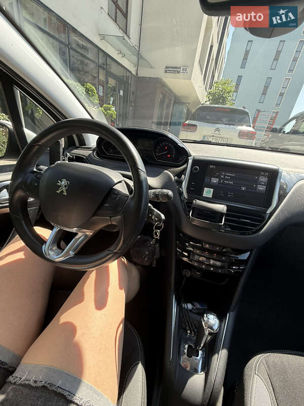 Хэтчбек Peugeot 208 2016 в Львове