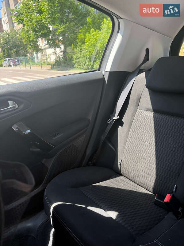 Хэтчбек Peugeot 208 2016 в Львове