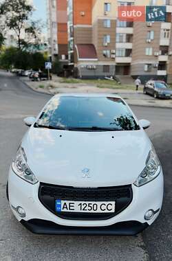 Хэтчбек Peugeot 208 2013 в Днепре