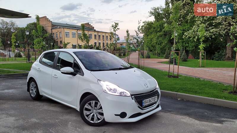 Хэтчбек Peugeot 208 2013 в Киеве фото Хэтчбек Peugeot 208 2013 в Киеве