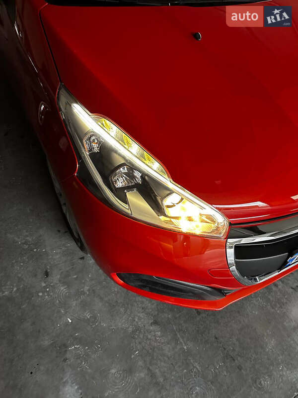 Хетчбек Peugeot 208 2015 в Львові