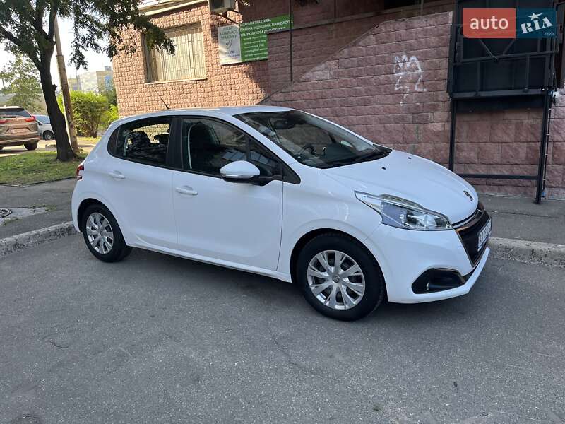 Хэтчбек Peugeot 208 2018 в Киеве