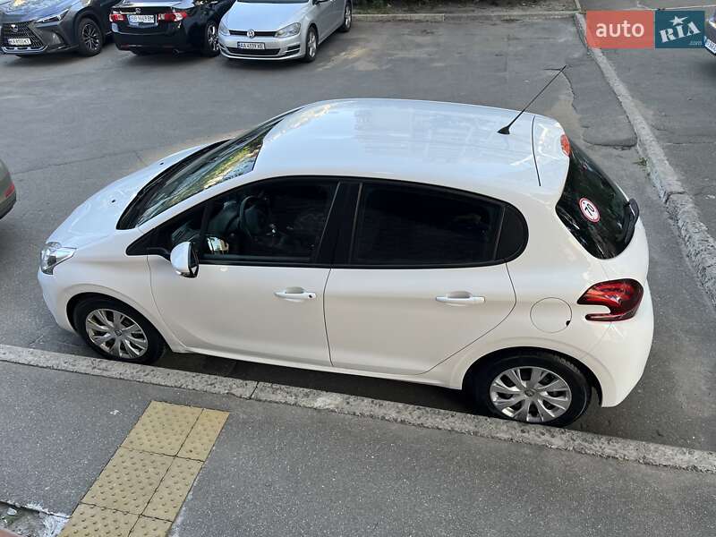 Хэтчбек Peugeot 208 2018 в Киеве