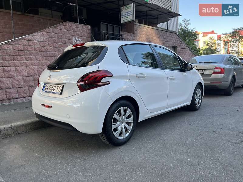 Хэтчбек Peugeot 208 2018 в Киеве