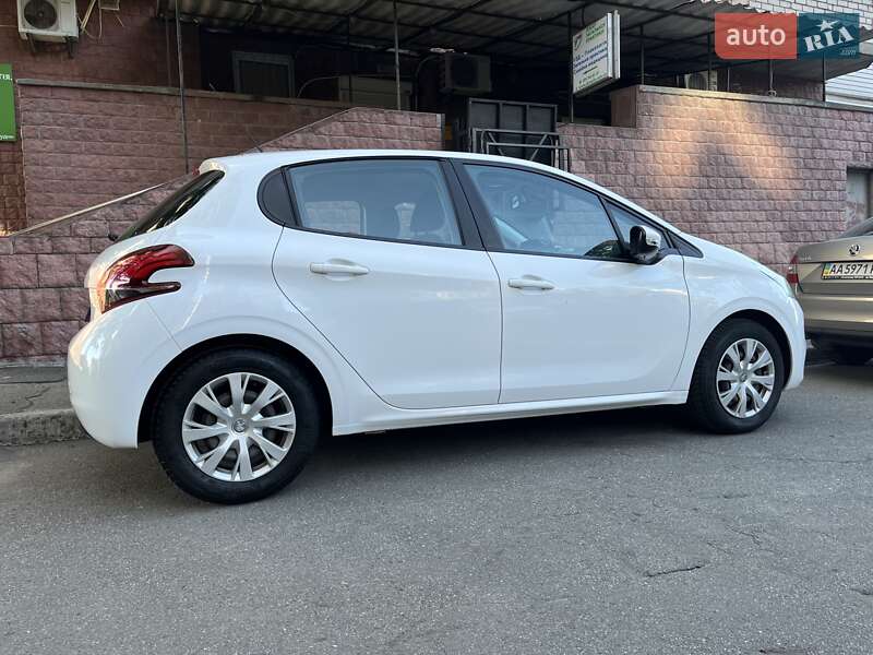 Хэтчбек Peugeot 208 2018 в Киеве