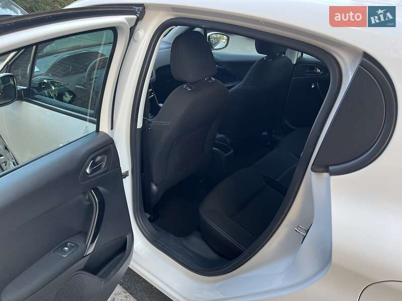 Хэтчбек Peugeot 208 2018 в Киеве