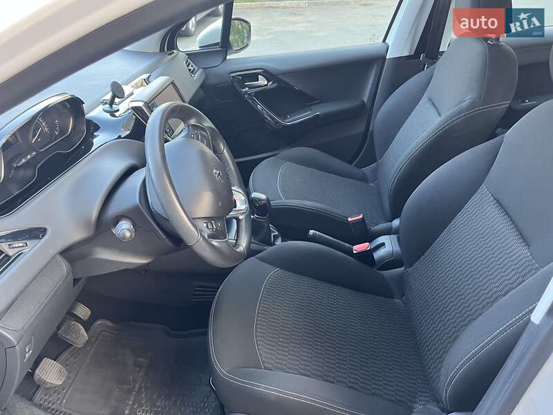 Хэтчбек Peugeot 208 2018 в Киеве