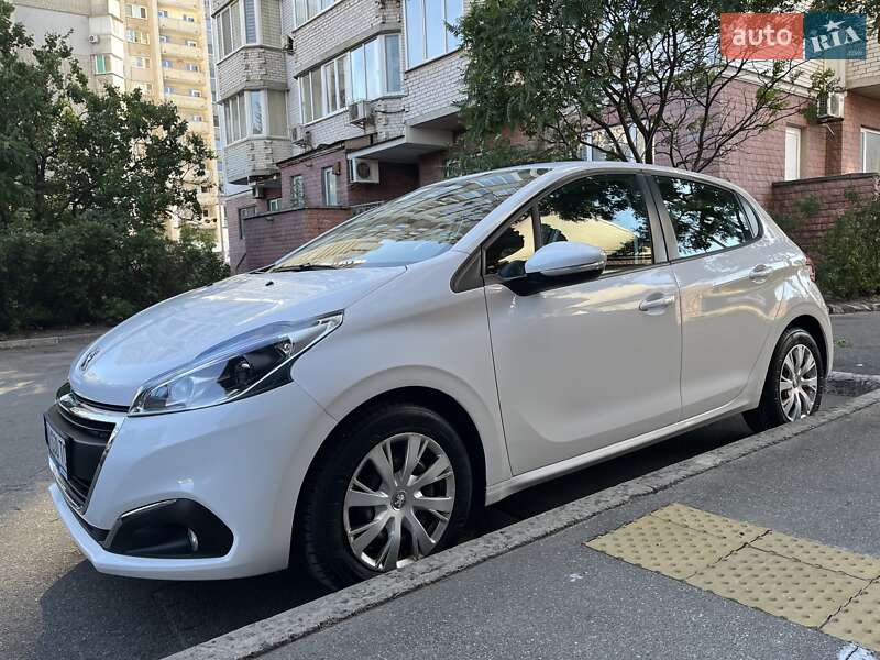 Хэтчбек Peugeot 208 2018 в Киеве