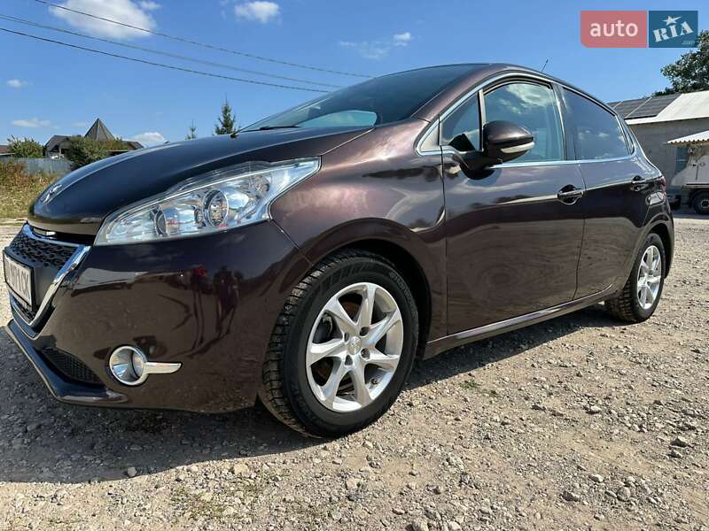 Хетчбек Peugeot 208 2013 в Києві