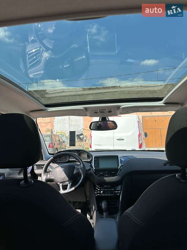 Хетчбек Peugeot 208 2013 в Києві