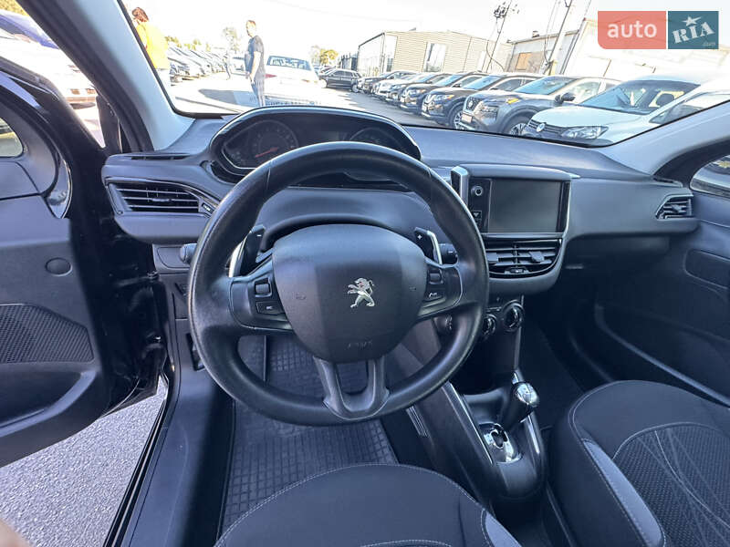 Хетчбек Peugeot 208 2013 в Запоріжжі