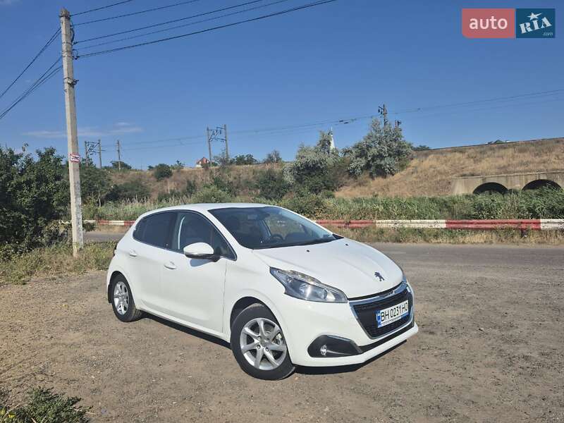 Хэтчбек Peugeot 208 2017 в Одессе