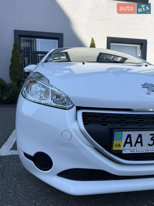 Хетчбек Peugeot 208 2013 в Києві