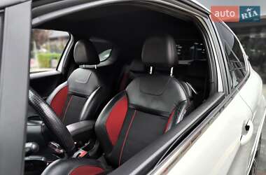 Хетчбек Peugeot 208 2013 в 